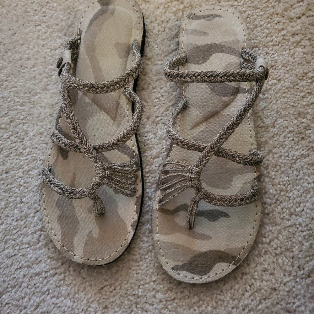 Sandals - Picture 5 of 11